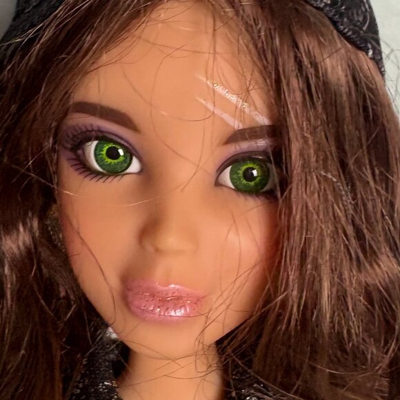 2011 Spin Master Ltd LIV 12" Doll #25049 10530SWM Partially Articulated - Picture 2 of 4